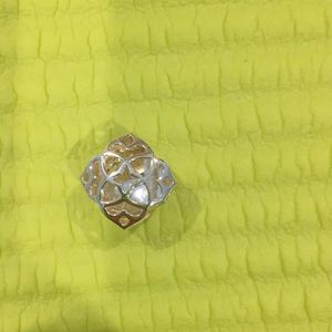Kendra Scott gold stud earring. SINGLE